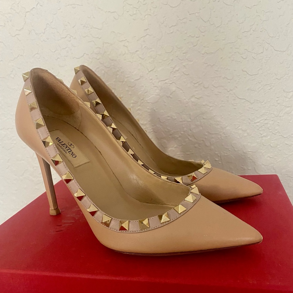 Valentino Rockstud pumps